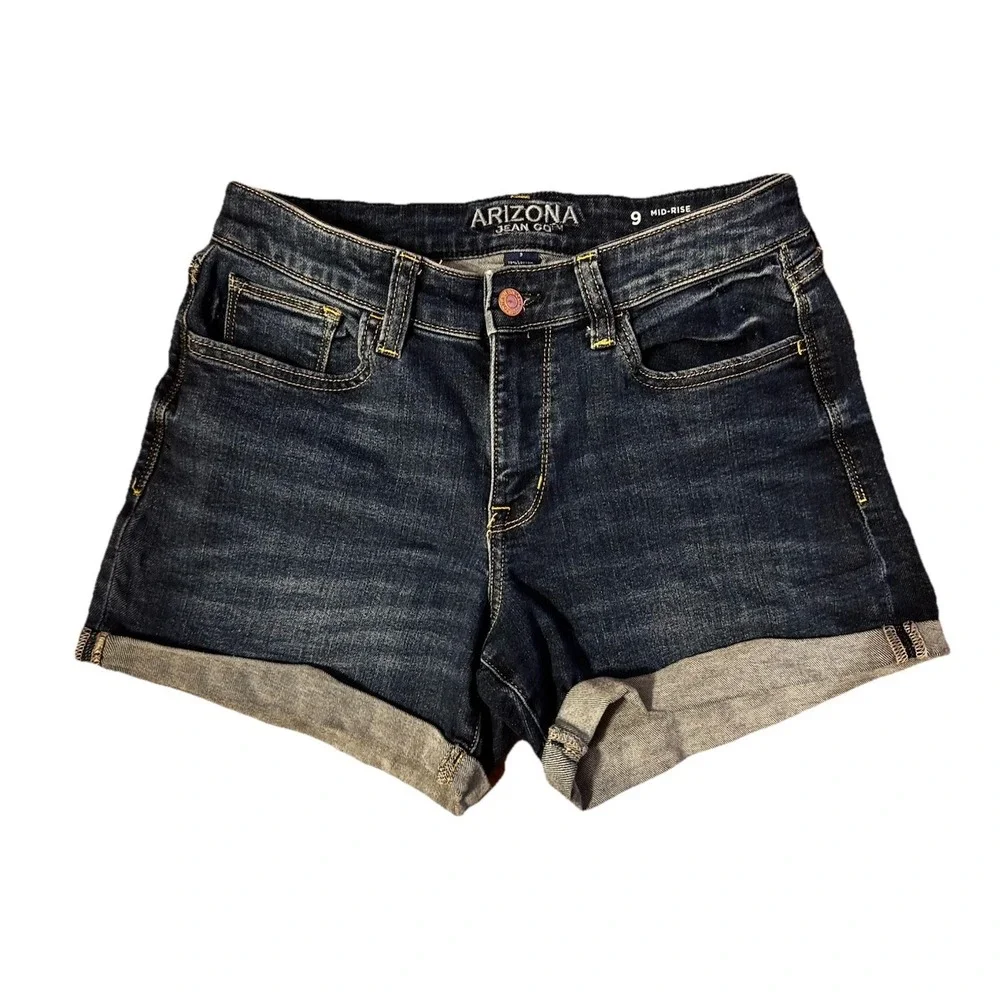 ARIZONA Jean Co. Women's Size 9 Mid-Rise Cuffed Dark Wash Denim Jean Shorts